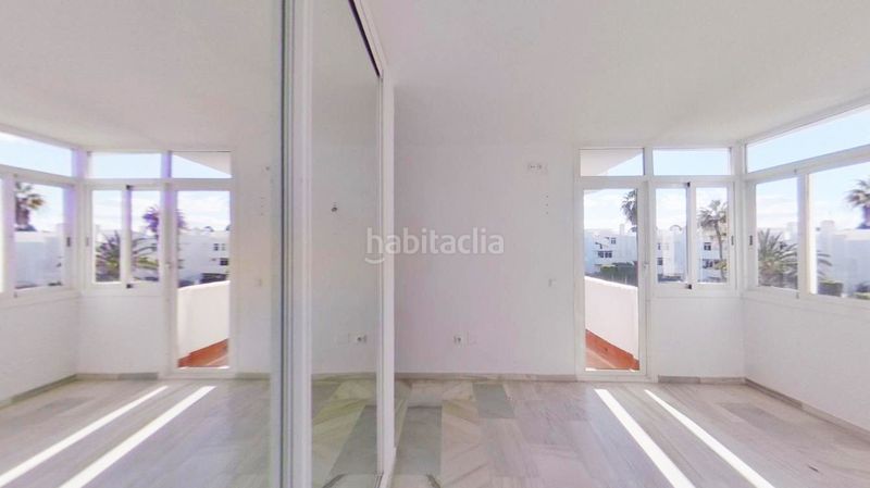 Foto f618b73a-e269-4ee2-81f9-f4b78d12181d. Pis amb calefacció piscina a Calahonda Mijas