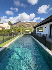 Chalet à Montealto - Monterrey. Chalet en venta en arroyo de la miel, 5 dormitorios.