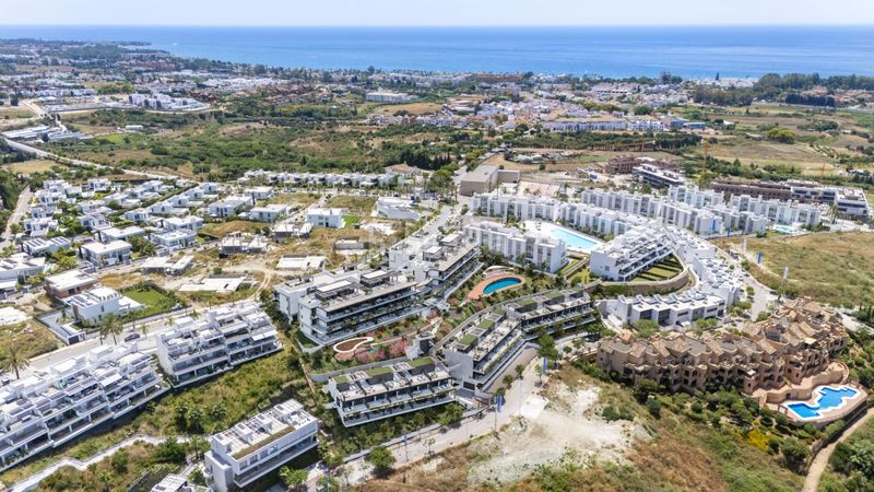 Foto 54d18923-356d-4789-8d93-d45897baf0a5. Apartament amb calefacció aparcament piscina a Cancelada Estepona