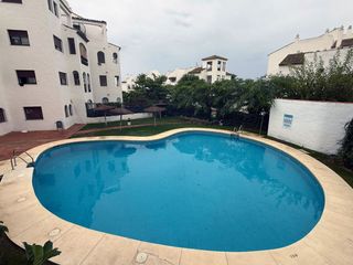 Etagenwohnung in La Duquesa. Piso en venta en manilva, 2 dormitorios.