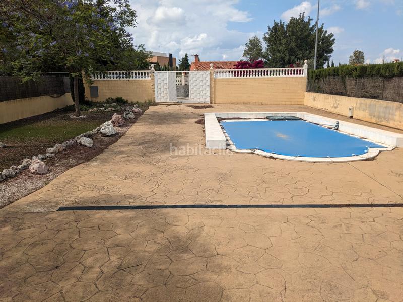 Foto 630d3a7a-31b8-4424-8641-b33a022fdcf5. Chalet  urbano en venta en balcón en Montroy