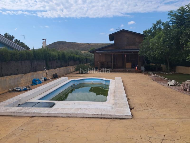 Foto e5ef0b2f-2ff4-43f3-9d18-baac4dbdd95a. Chalet  urbano en venta en balcón en Montroy