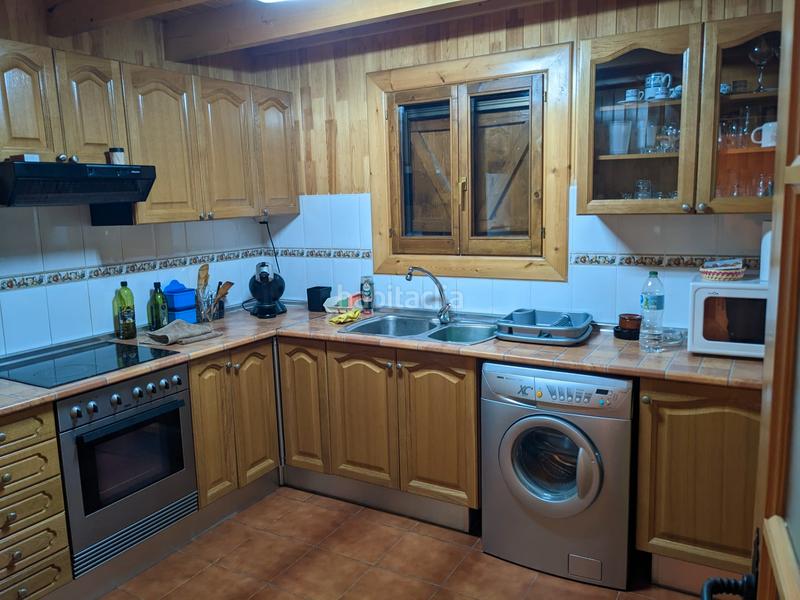 Foto eb63d21a-5e64-418f-b729-fadd73a94300. Chalet  urbano en venta en balcón en Montroy