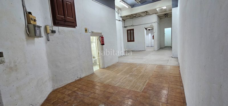 Foto 764b9ad6-29d5-405b-97a3-a40393bf8f7d. Local comercial a carrer d'entença 35 a Sant Antoni Barcelona