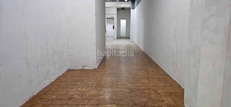 Foto c65e546f-8b42-4211-8101-53181a06974b. Local comercial a carrer d'entença 35 a Sant Antoni Barcelona