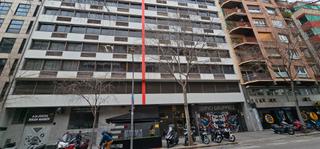 Bureau  Carrer de calàbria 171. Local céntrico en edificio de oficinas