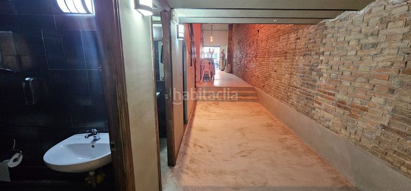 Foto eaabad5e-7889-48e7-92dc-f98420ffcac6. Local comercial a Sant Antoni Barcelona
