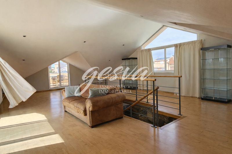 Foto 05d31878-c4d3-4d8d-8241-7ef9926251f1. Chalet avec cheminée chauffage parking piscine dans Vendrell (El)