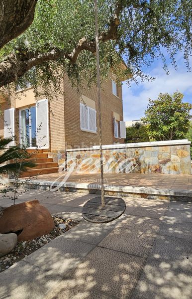 Foto 5474b238-fdd1-46aa-b3c0-554b6bd7c988. Chalet avec cheminée chauffage parking piscine dans Vendrell (El)