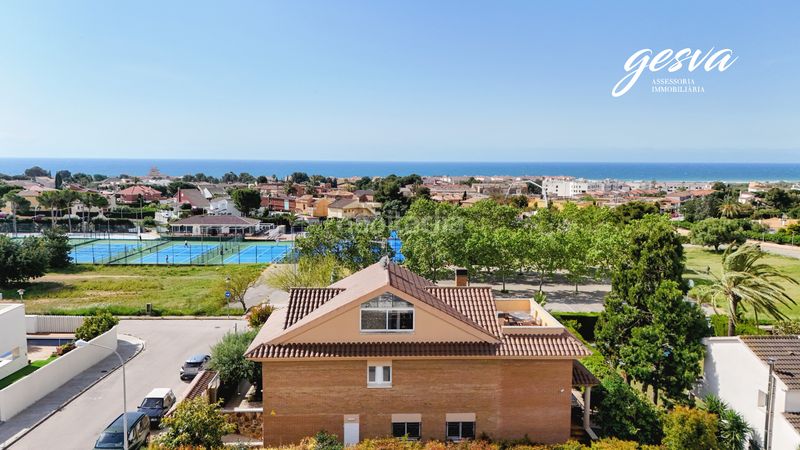 Foto 6483d2a5-e4a5-4307-9fcd-5d7c408238e1. Chalet avec cheminée chauffage parking piscine dans Vendrell (El)