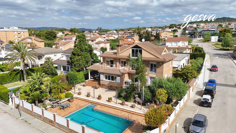 Foto 6aa543d3-152f-4e37-af35-9e21ccacdc4e. Chalet avec cheminée chauffage parking piscine dans Vendrell (El)