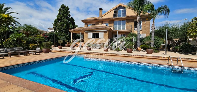 Foto 81c984a6-a841-4831-8ff9-7fbddb409842. Chalet avec cheminée chauffage parking piscine dans Vendrell (El)