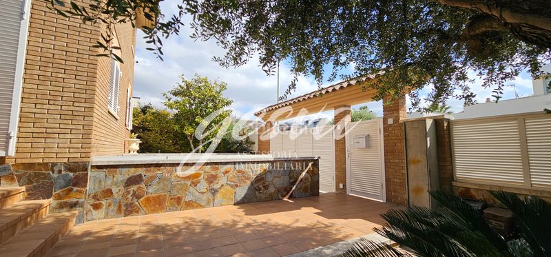 Foto 9c357450-26b5-4ab3-a2a1-2ed636eb2131. Chalet avec cheminée chauffage parking piscine dans Vendrell (El)
