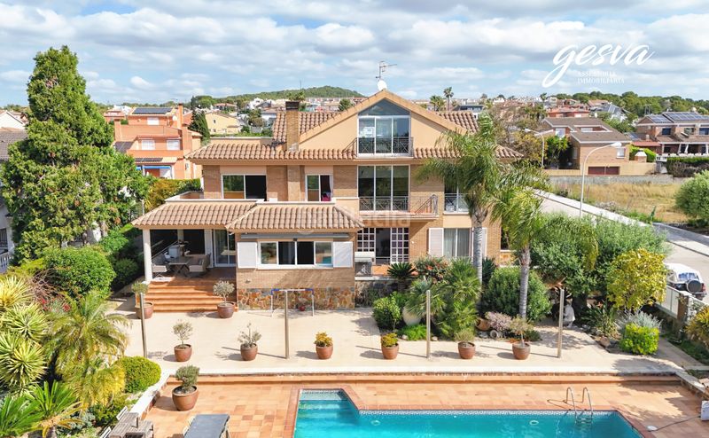 Foto a6e4585b-d879-4266-b140-9eade299a892. Chalet avec cheminée chauffage parking piscine dans Vendrell (El)