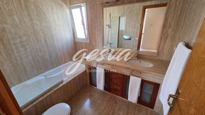 Foto a98ef9c6-1f51-4b08-82cc-b37cdbb44de7. Chalet avec cheminée chauffage parking piscine dans Vendrell (El)