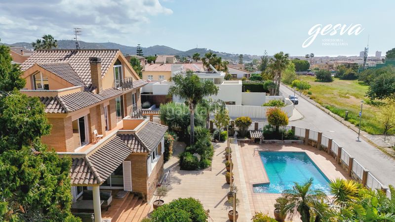Foto f07952d0-654c-4a45-a369-e673eaab1a59. Chalet avec cheminée chauffage parking piscine dans Vendrell (El)