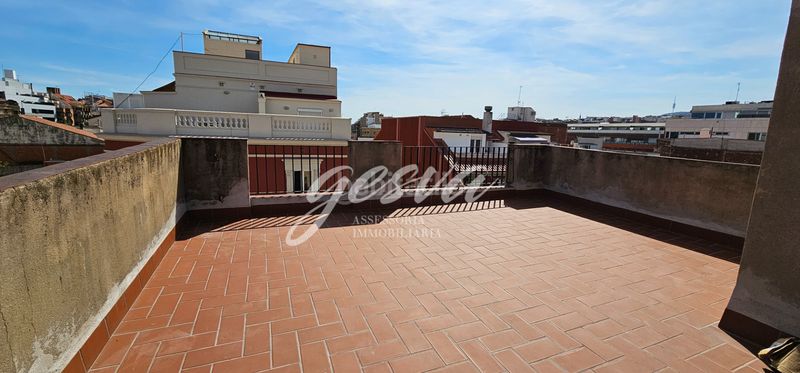 Foto cdbc3a42-5edd-4169-ab74-76728c67be76. Pis a El Camp de l´Arpa del Clot Barcelona