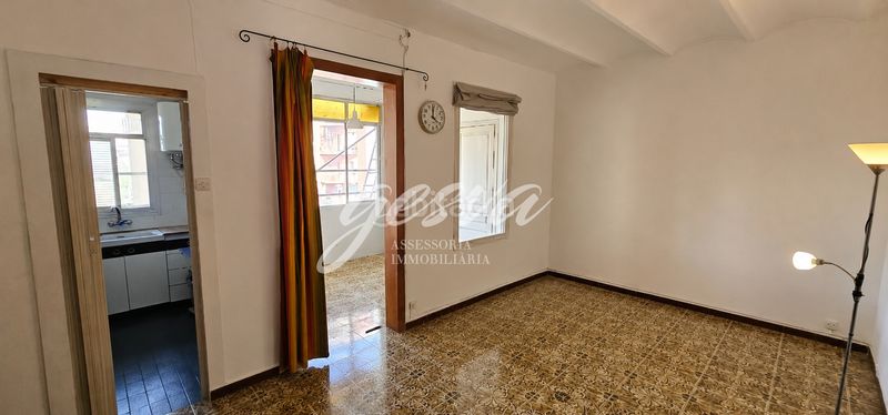 Foto f83df976-7b9a-4f8a-8ed8-562d40c8ed14. Pis a El Camp de l´Arpa del Clot Barcelona