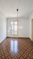 Appartamento  Carrer de radas. Piso tranquilo y espacioso a reformar en el coraz�n del poble se