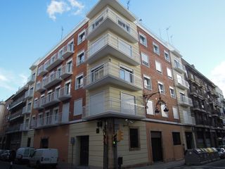 Rent Flat in Carrer d'apodaca 32. Piso nuevo a estrenar de 3 dormitorios y un baño completo
