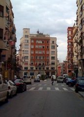 Rent Flat  Plaça general prim 9. Piso de 4 dormitorios y 2 baños completos