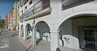 Location Local commercial  Avenida sil. Local frente al castillo