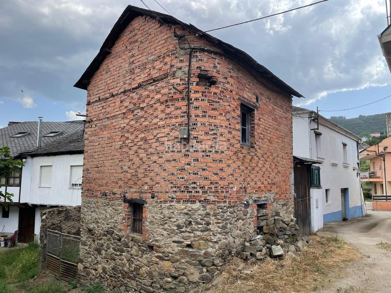 Foto 06531a1e-64a7-4686-82f4-838b0aa7d054. Casa con riscaldamento in Corullón