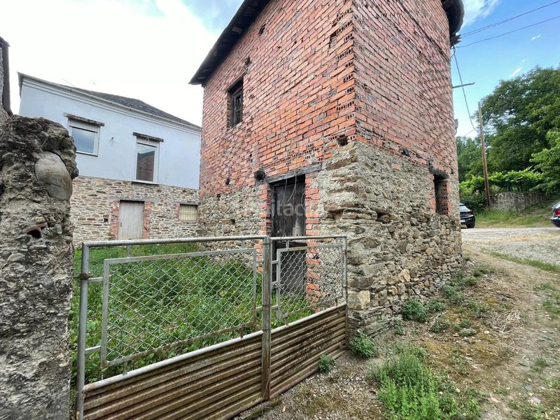 Foto e46785ea-0c99-41c8-add0-f2dee4e02618. Casa con riscaldamento in Corullón