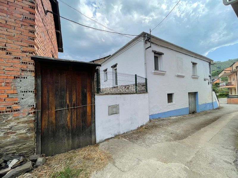 Foto ec97e361-c638-446f-806f-9ac01fbabb87. Casa con riscaldamento in Corullón