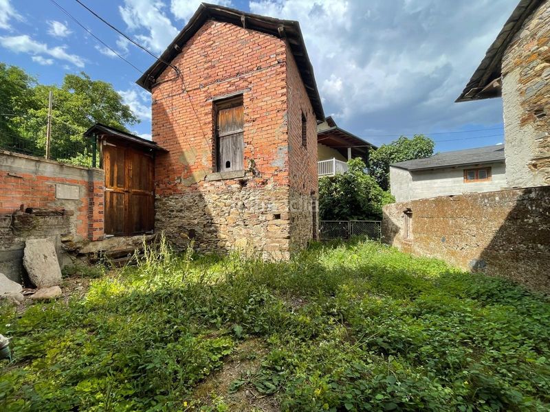 Foto eff9831d-3c66-4832-a91b-54035edd60dd. Casa con riscaldamento in Corullón