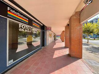 Location Local commercial  Huertas sacrame. Se alquila local acondicionado