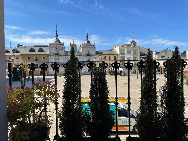 Foto 751f8a48-2dcd-460f-b61a-976291ef9b99. Alquiler local comercial alquiler restaurante plaza ayuntamiento en Ponferrada