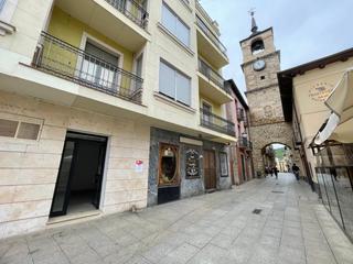 Local commercial à Calle reloj 1. Se vende local en plaza ayuntamiento