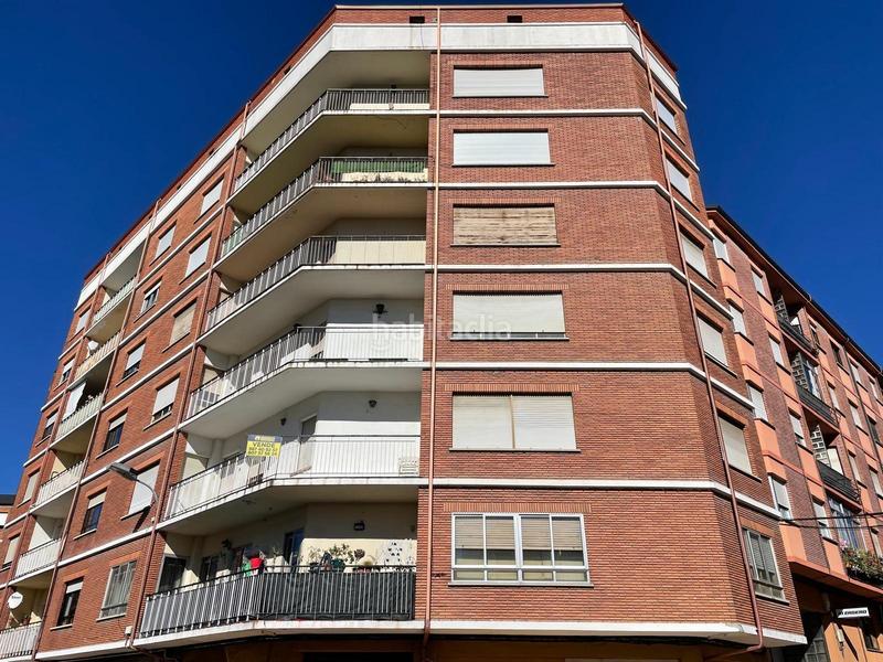 Foto 6fc09684-321b-42d2-bca2-58eed1d0b49c. Flat with heating in Centro Ponferrada