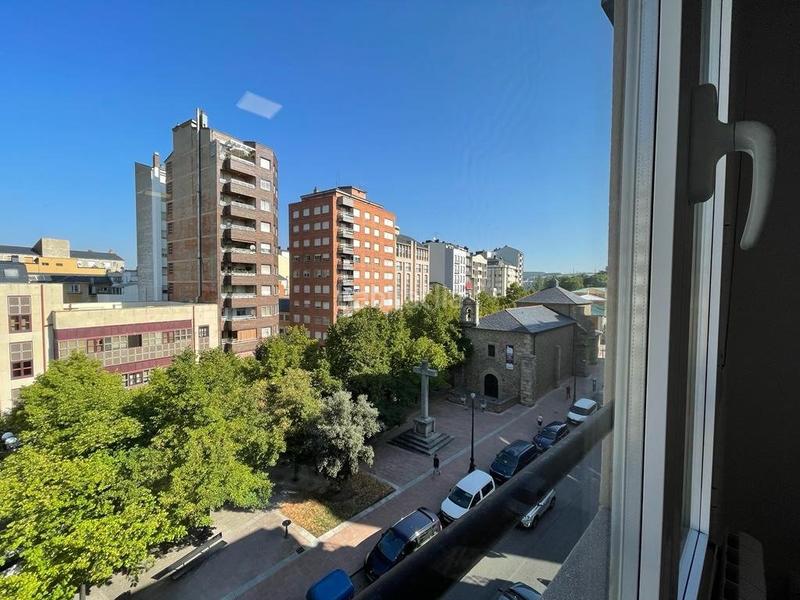 Foto dd0adb02-d3ae-4f6f-a3ee-9cbe72448792. Rent flat with heating in Zona Alta Ponferrada