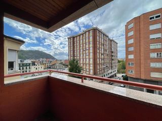 Etagenwohnung  America. Se vende piso soleado con terraza zona correos
