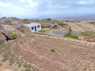 Finca rústica en Arico. Espectacular finca de 6.694 m en arico con cuarto de aperos y ta