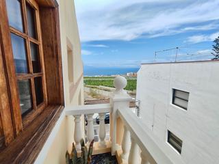 Edifici a Puerto de Santiago. Se vende edificio de viviendas y local en cueva del polvo, tener