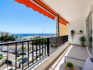 Flat in Los Cristianos. Piso recién reformado con terraza y vistas al mar en los cristia