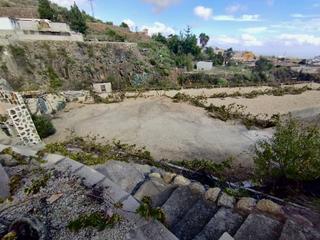 Terreny residencial a Granadilla de Abona ciudad. Terreno rústico agrario de 3.775 m2 y tanque de agua de 350 pipa