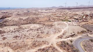 Terreno residencial en Arico. Suelo rústico en arico de 2.161 m2 apto para instalación de aero