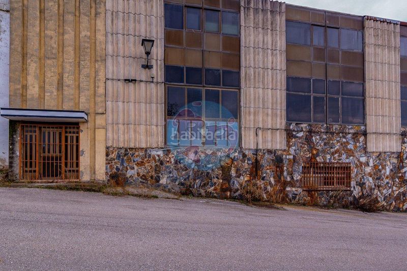 Foto adfaf57d-cae5-4b78-a0b2-f597e68e559c. Nau industrial a Zona Alta Ponferrada