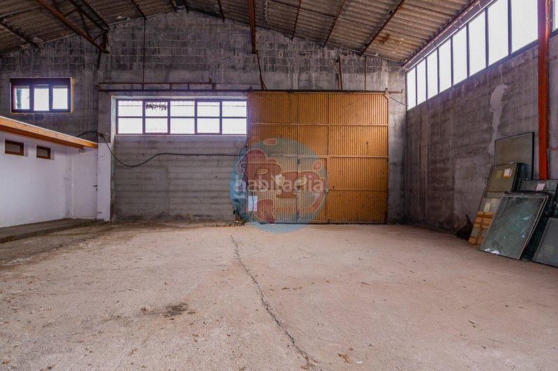 Foto d765e1ad-0082-4e99-b306-b32f37feb87a. Nau industrial a Zona Alta Ponferrada