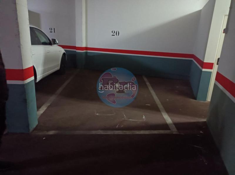 Foto 4a523c3c-9b33-4992-adbf-2d0f3e61f8e9. Parking voiture dans Trobajo del camino