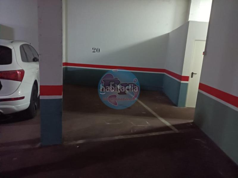 Foto e8960e6a-7492-449f-8aae-2bfa6f6ed047. Parking voiture dans Trobajo del camino
