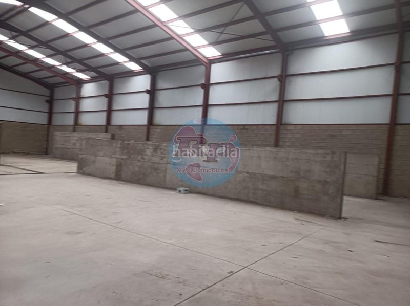 Foto 6ecd0be1-27c5-4025-8dd1-68afb4686fa1. Nau industrial a Cuadros