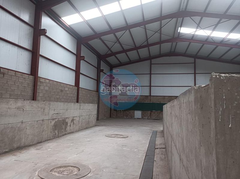 Foto d512c40e-4e6c-43e9-80f6-ad36c14a6d57. Nau industrial a Cuadros