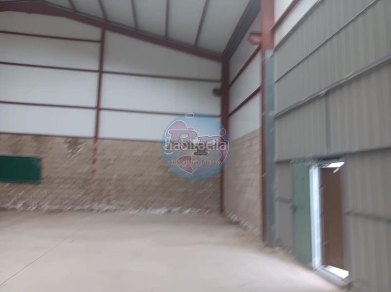 Foto d9ea2e97-c2fd-4a94-b09d-81a07770615d. Nau industrial a Cuadros