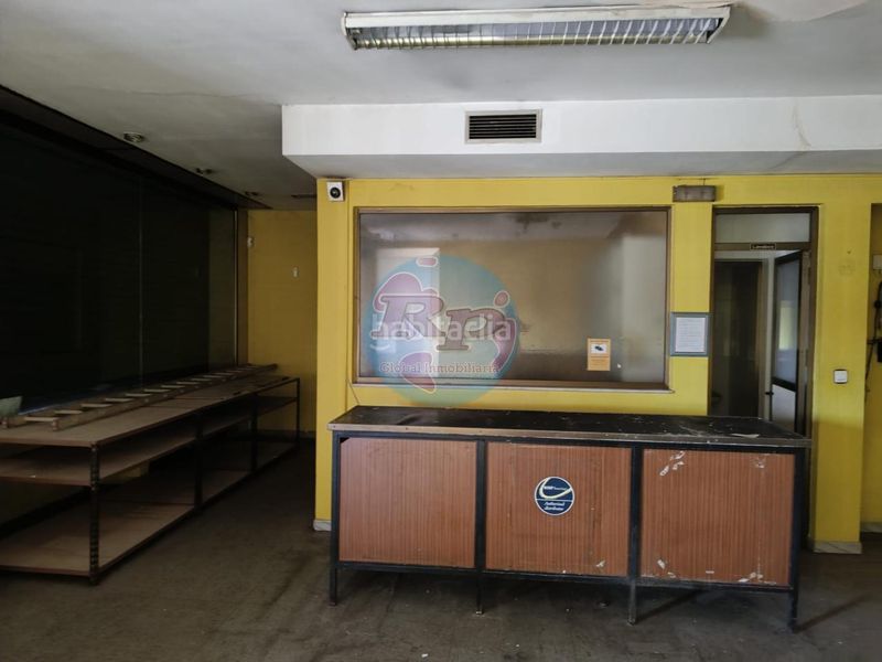 Foto 1deae5d0-6de9-4efe-a8de-474fd33c4959. Local comercial a Armunia León