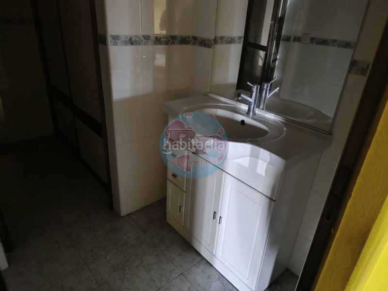 Foto c96dd609-acc5-421d-ae40-ffa84295cba0. Local comercial a Armunia León